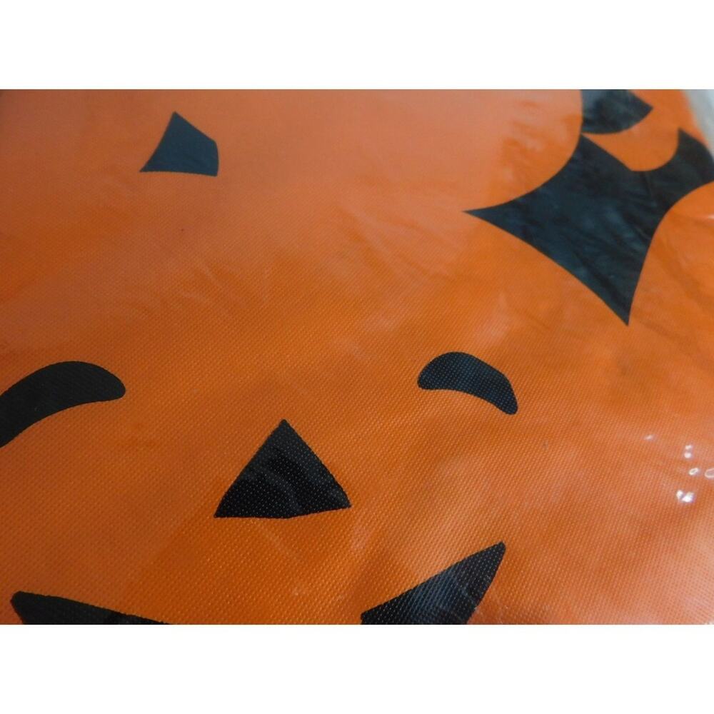 Midnight Market Halloween Vinyl Tablecloth 70" Round Pumpkins New - Picture 4 of 6